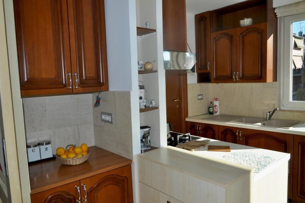 Chic City Retreat - Stylish Apartment In Bllok, Tirana Exterior foto